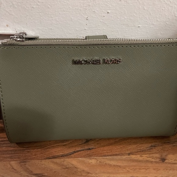 Michael Kors Double Zipper Wallet Army Green - Picture 3 of 5